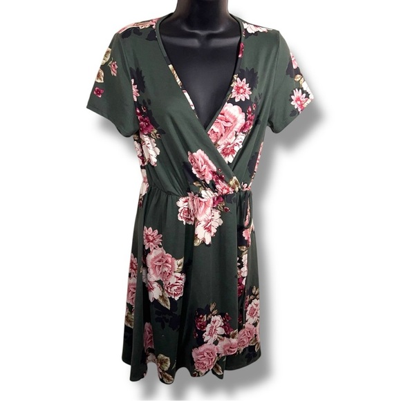 Small Love Fast Live Hard Dress Short Sleeve Green Floral Print Stretch - Picture 1 of 13